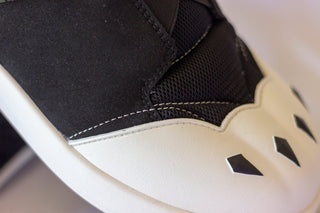 Wolf Paw V1 - Snek Black - Shoes - V - ART